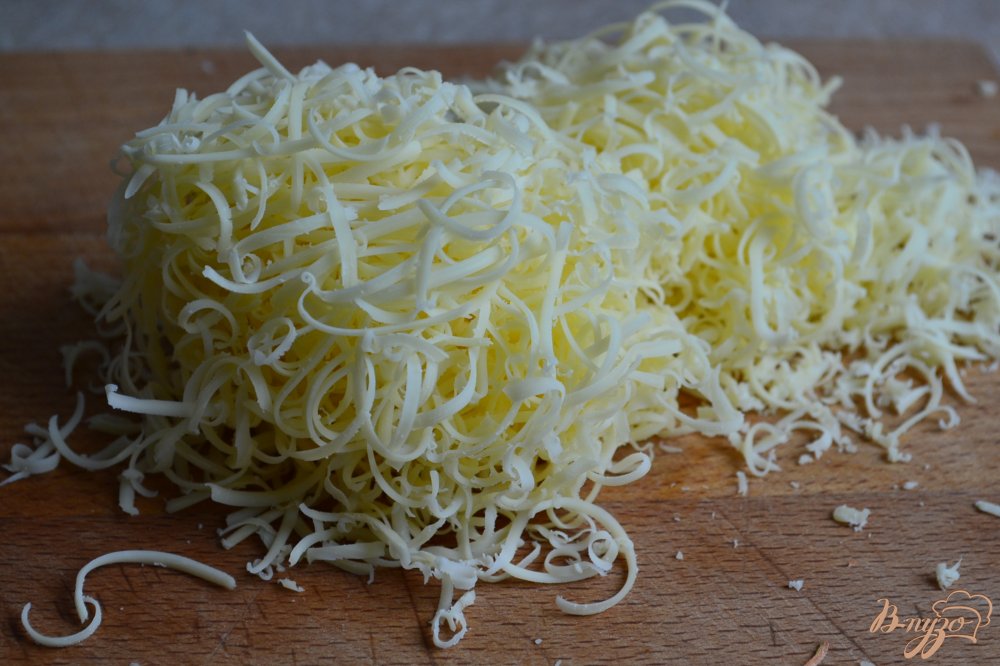 Закусочная лепешка с копчеными колбасками и луком Закусочная лепешка с копчеными колбасками и луком