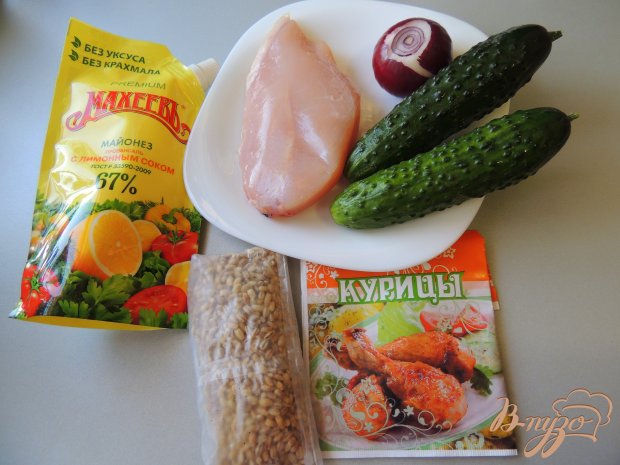 Салат с перловой крупой и курицей Салат с перловой крупой и курицей