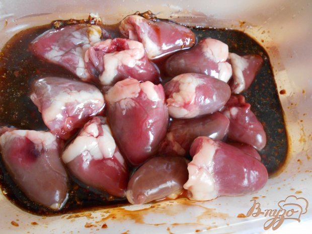 Шашлычки из куриных сердец с жаренным картофелем и овощами-гриль Шашлычки из куриных сердец с жаренным картофелем и овощами-гриль