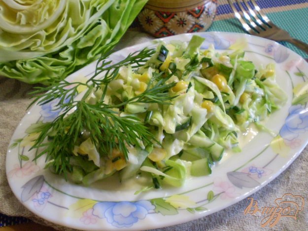 капустяний салат з кукурудзою і огірком. як приготувати з фото