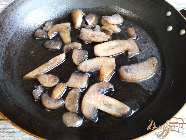 Винегрет с жареными шампиньонами и квашеной капустой Винегрет с жареными шампиньонами и квашеной капустой