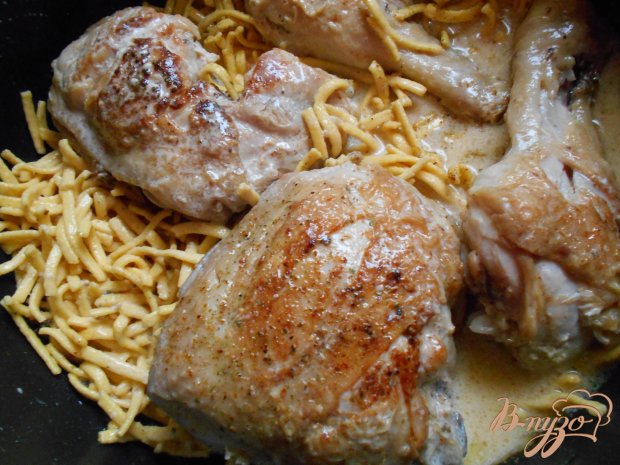 Куриные окорочка с лапшой и эстрагоном Куриные окорочка с лапшой и эстрагоном
