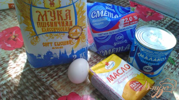 Торт " Наполеон" со сметаным кремом Торт " Наполеон" со сметаным кремом