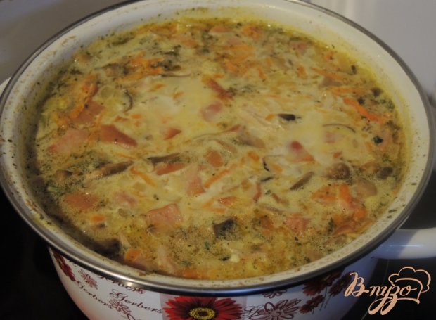 Сырный суп с курицей и грибами Сырный суп с курицей и грибами