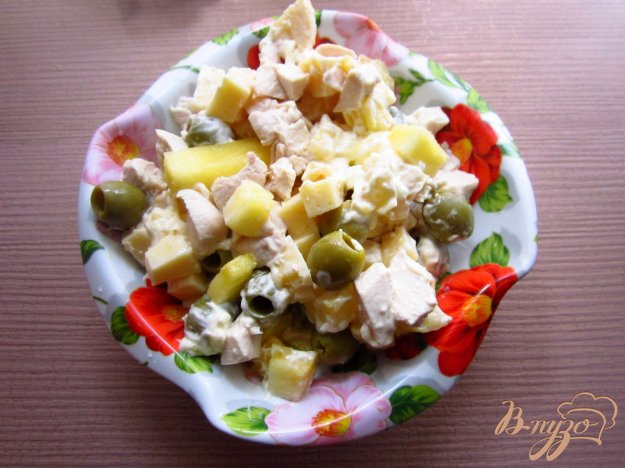 салат з куркою, оливками і ананасами. як приготувати з фото