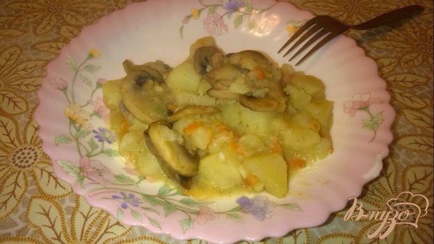 тушкована картопля з грибами. як приготувати з фото