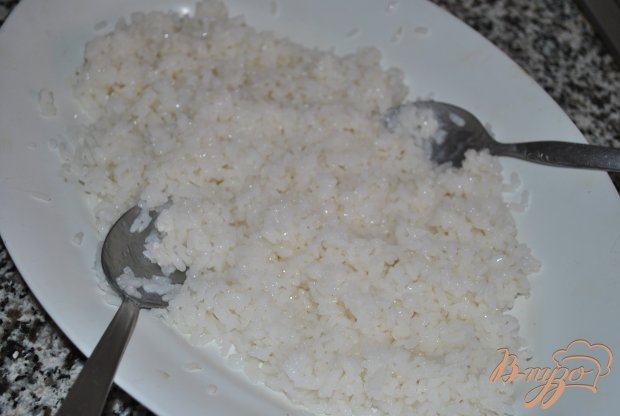 Роллы с крабовыми палочками и авокадо Роллы с крабовыми палочками и авокадо
