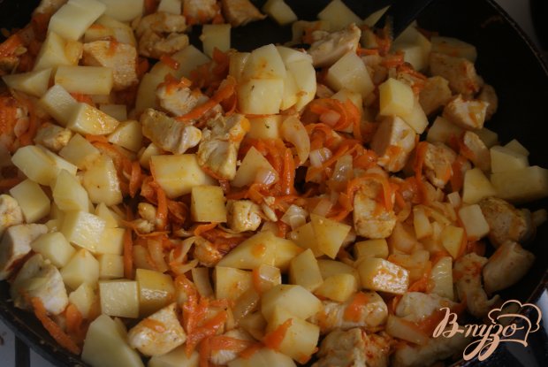 Курица с овощами в томатно-сметанном соусе Курица с овощами в томатно-сметанном соусе