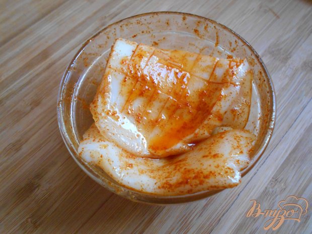 Салат с кальмарами и картофельными чипсами Салат с кальмарами и картофельными чипсами