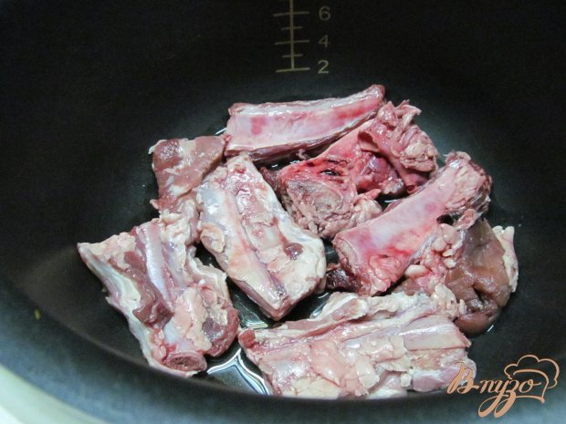 Свиные ребра с фасолью и курагой в мультиварке Свиные ребра с фасолью и курагой в мультиварке