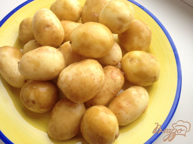 Молодая картошка, запеченная с сыром Молодая картошка, запеченная с сыром