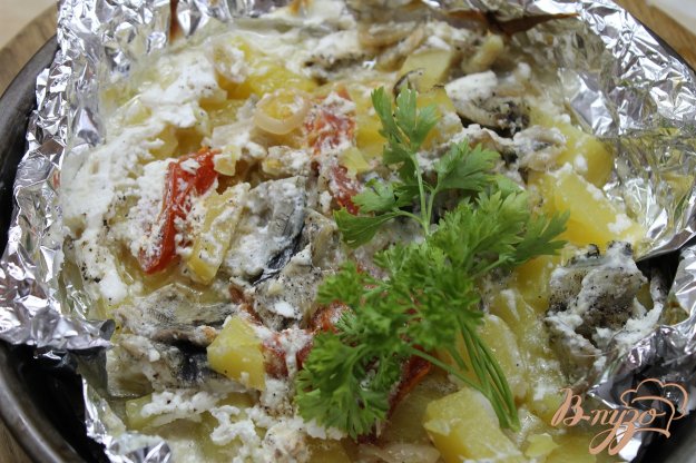 картопля запечена з рибою і овочами. як приготувати з фото