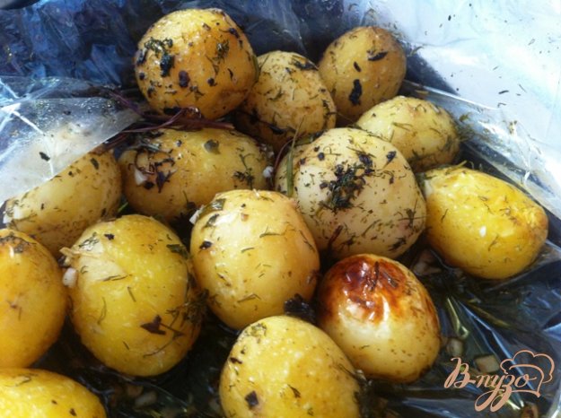 запечений молода картопля. як приготувати з фото