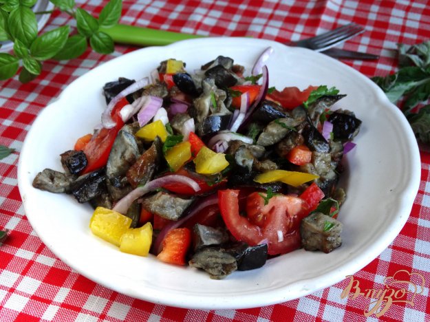 теплий овочевий салат з баклажанами і м'ятою. як приготувати з фото