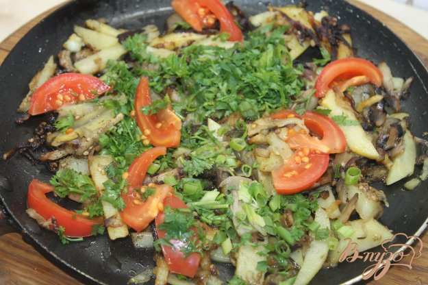 смажена картопля з баклажанами та помідорами. як приготувати з фото