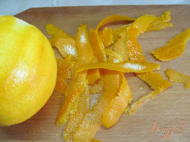 Апельсиновый десерт с карамельной цедрой