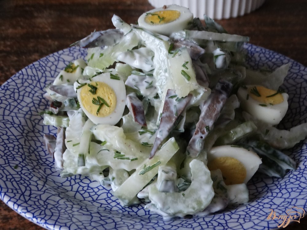 Салат с сельдереем и печенью трески рецепт с очень вкусный Салат с сельдереем и печенью трески рецепт с очень вкусный