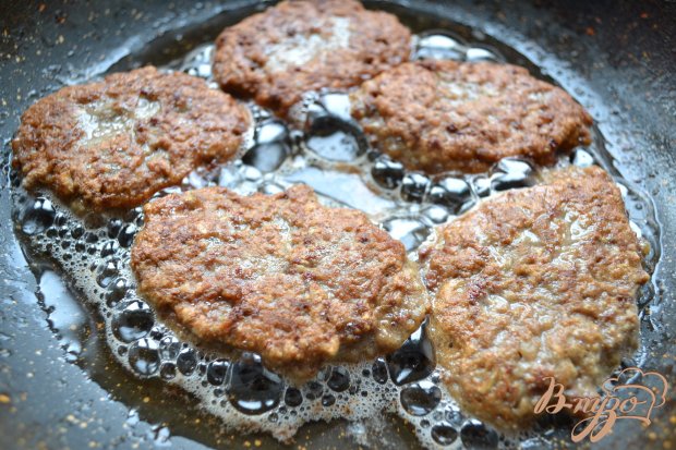 Рецепт салат с кириешками и колбасой рецепт