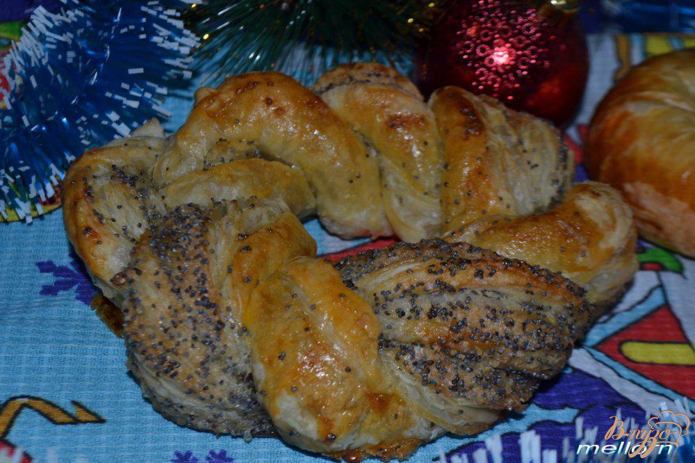 Слойки карамельные с сахаром и абрикосовым джемом