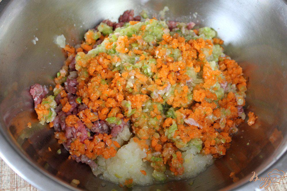 Фарш из говядины с кабачком. Фарш из говядины с кабачком. Говяжьи котлеты с кабачком. Котлеты из говядины с кабачком. Фарш из говядины с кабачком.