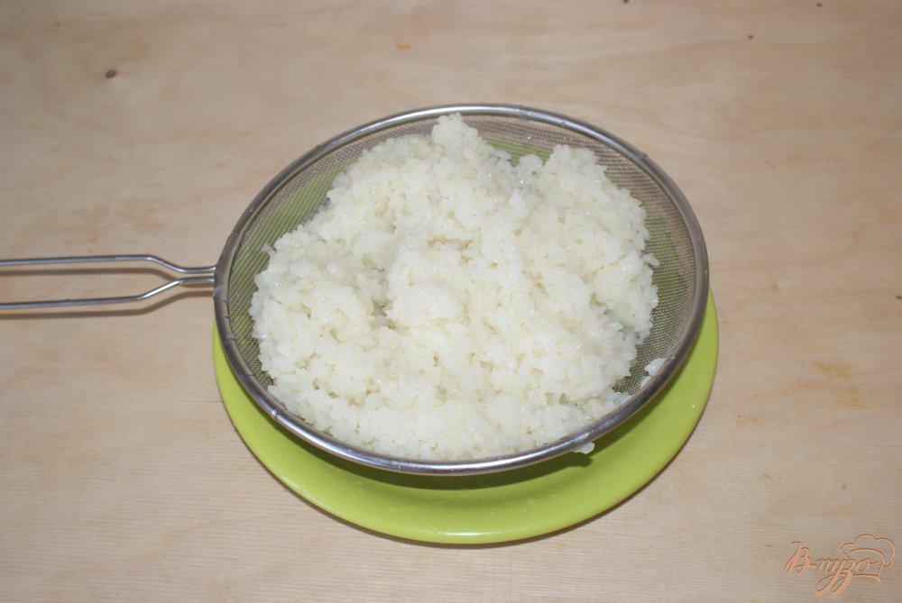 Добавить соль по вкусу. 2 Столовые ложки отварного риса. 1ст.л отварного риса. Сварить рис до полуготовности для тефтелей. Что приготовить из остатков риса отварного на воде.
