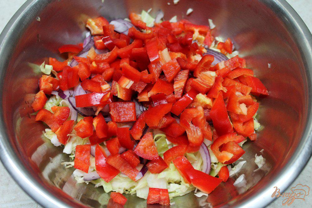 Капусту с помидорами можно. Помидоры с капустой. Каре ягненка помидоры черри болгарский перец в духовке.