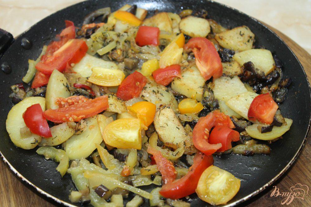 Как пожарить овощи на сковороде. Овощи жареные Рататуй. Вкусно обжарить овощную смесь. Перемешайте обжаренные овощи с остывшим кус-кусом. Последовательность жарки овощей на сковороде.