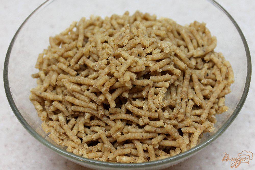 Измельченные орехи. Грецкий орех через мясорубку. Слабительное натуральное сухофрукты. Орехи через мясорубку. Орешки через мясорубку.