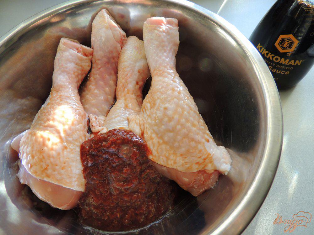Курица замоченная в воде. Куриные голени с подливкой. Голени в соевом соусе. Соус из куриных ножек. Куриные голени в соевом соусе.
