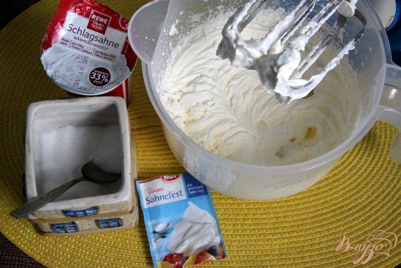 Чем можно использовать вместо крема. Сливки для крема взбивать холодными. Приготовление сметанного крема. Сливки для крема консистенции. Крем сметанный сливочный для торта из сливок.