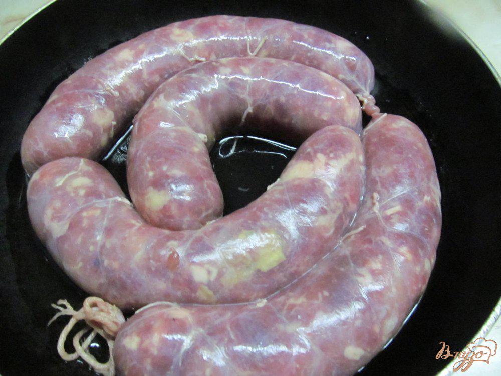 Жареные сосиски. Домашняя колбаса купаты. Домашние колбаски на сковороде. Как приготовить домашнюю колбасу на сковороде. Колбаса на сковороде.