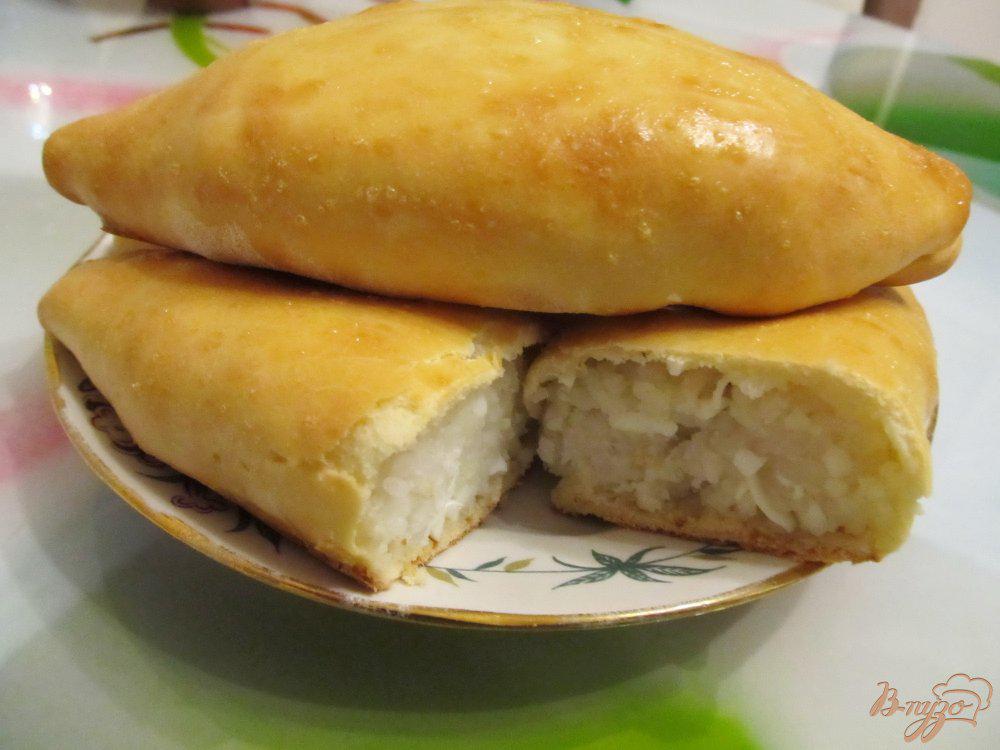 Рецепт пирожков с луком и яйцом из дрожжевого теста в духовке рецепт с фото