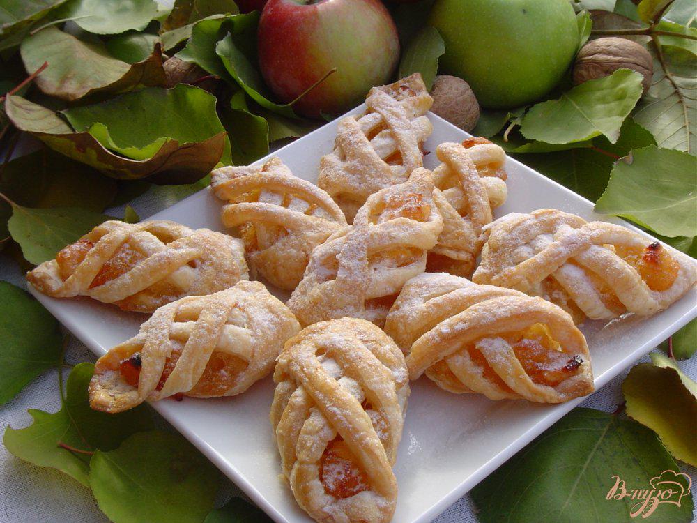Слоеное тесто с яблоками в духовке рецепт фото
