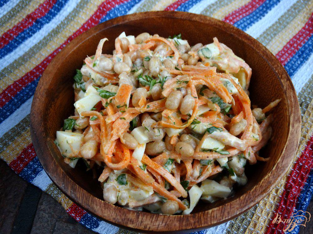 Салат с фасолью огурцами и мясом по-корейски