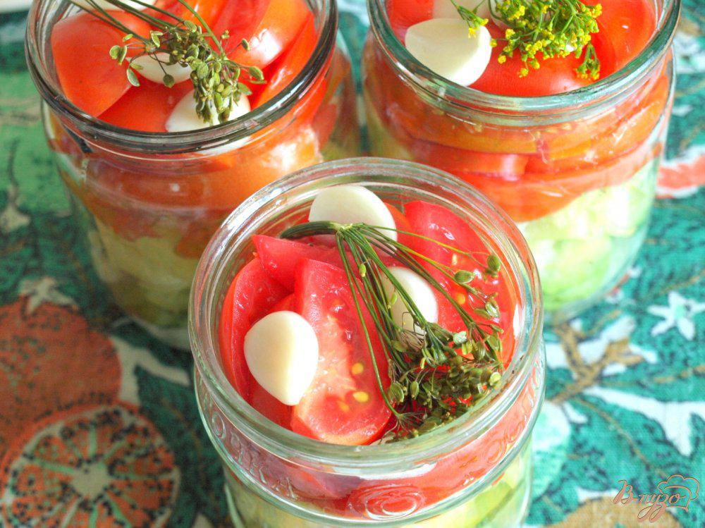 Вкусные помидоры на зиму фото рецепты. Овощной салат на зиму. Салатные помидоры на зиму. Салат с помидорами на зиму. Необычные заготовки на зиму.