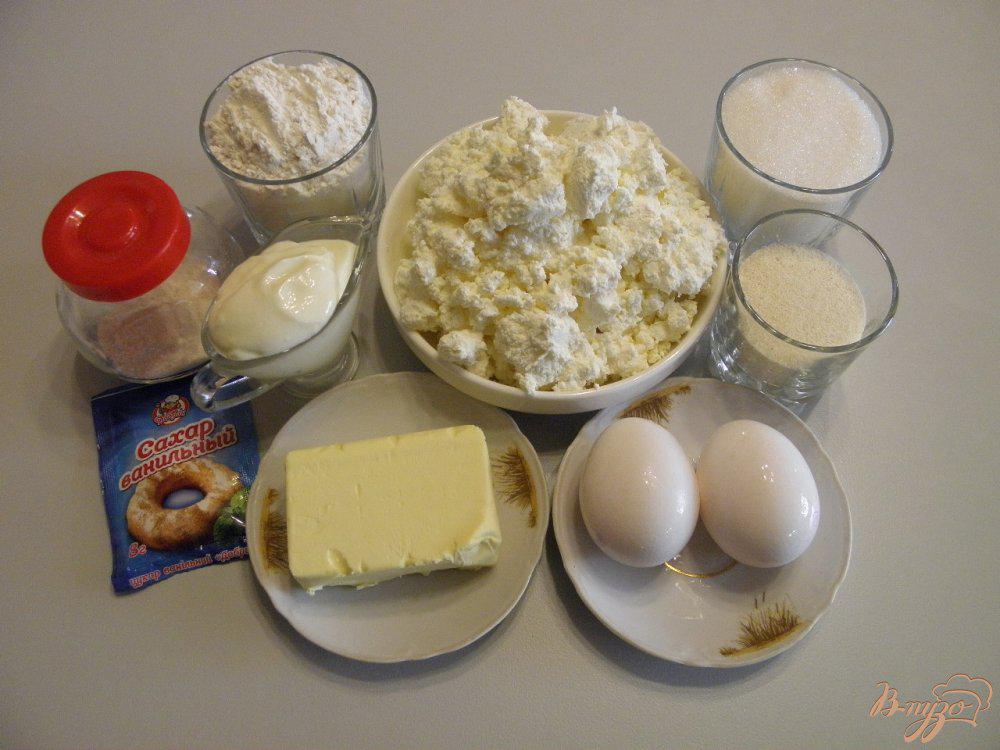 Творог для ватрушек как приготовить начинку. Растираем яйцо с творогом. Тесто для ватрушек с творогом без дрожжей на сметане. Что добавляют в творог для ватрушек. Почему намватрушку творог оделяеца.