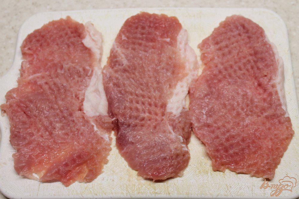 Свинина для отбивной. Карбонат свиной отбивные. Свиные отбивные какое мясо. Свиные отбивные какое мясо. Свиные отбивные какое мясо.