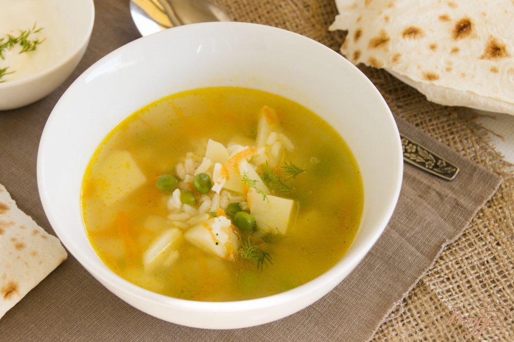 Как есть суп с рисом. Рисовый суп. Суп с рисом. Суп рисовый с картошкой. Рисовый суп фото.