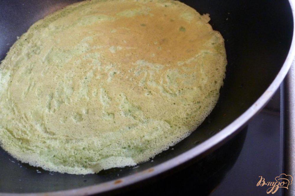 Рецепты зеленого теста. Зеленое тесто блюдо. Зеленые блины. Шпинатные блины с начинкой. Начинка для шпинатных блинов.