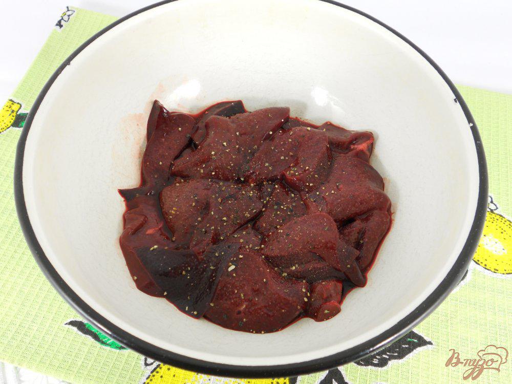 Печень свиная мягкая рецепты приготовления. Печень свиная в соевом соусе томатном. Нарезанная свиная печень.