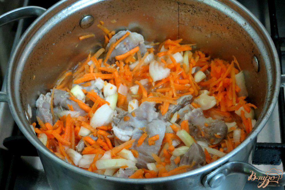 Куриные желудки тушеные с морковью