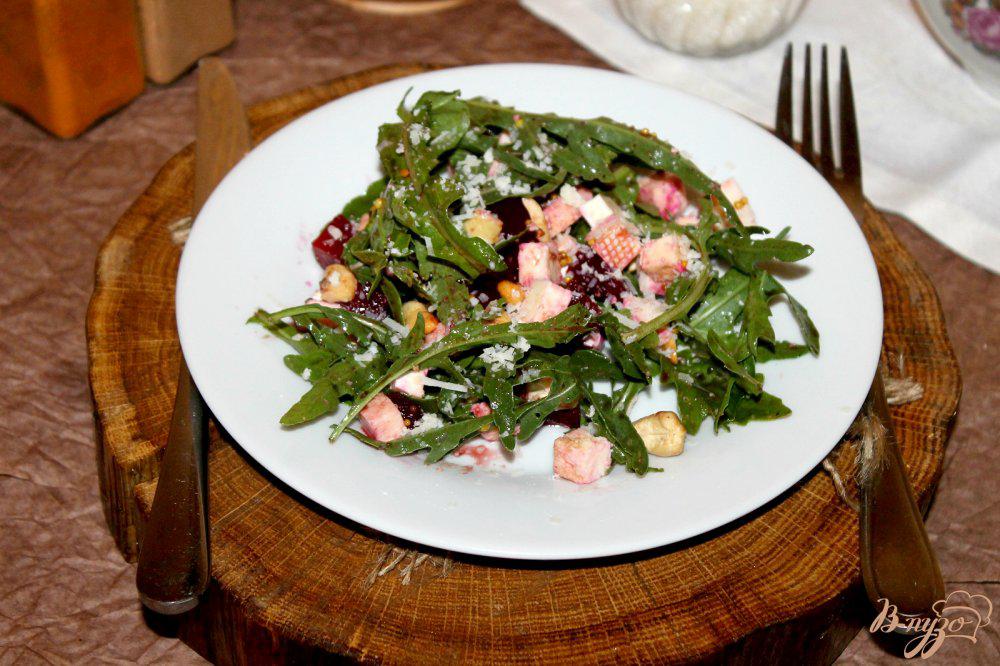 руккола с брынзой. салат с брынзой и рукколой и помидорами. салат руккола тыква брынза. салат с печеными овощами. руккола с брынзой.