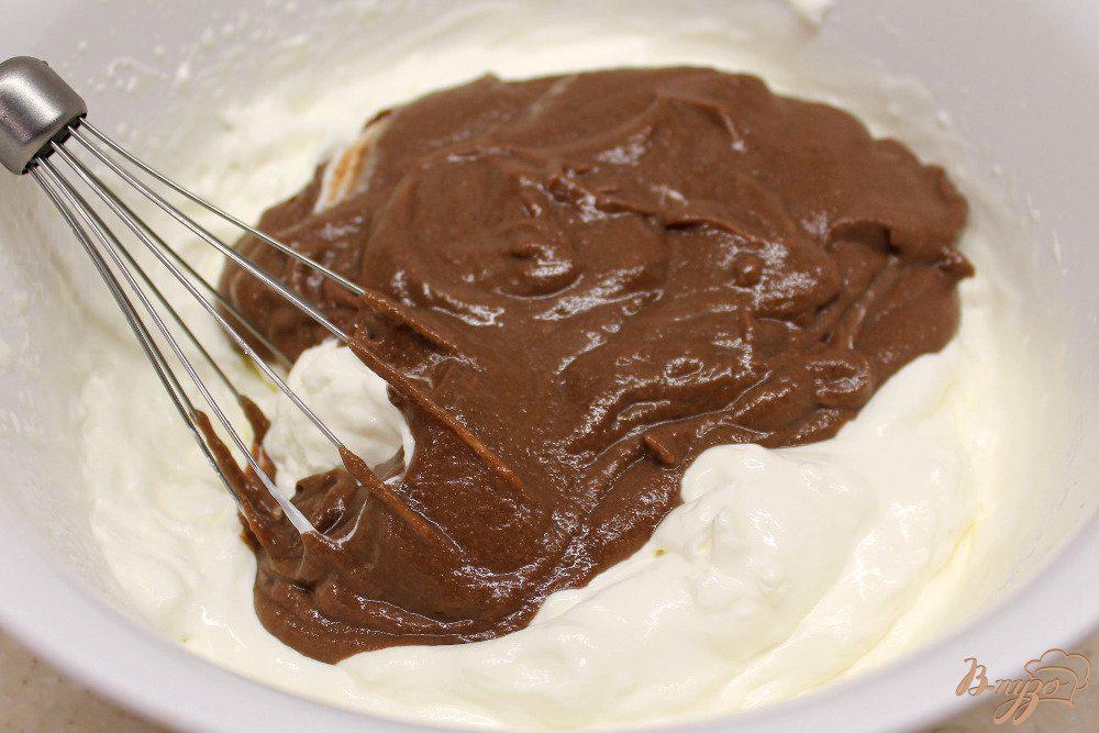 Шоколадное масло рецепт с фото. Мороженое в шоколадном масле. Мороженое с жидким шоколадом. Взбитое молоко с шоколадом. Какао со взбитыми сливками.