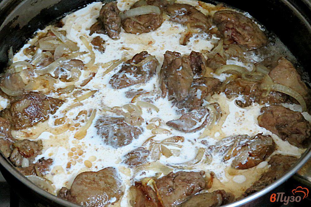 Печень говяжья в сметане с луком на сковороде в подливе мягкая рецепт с фото пошагово