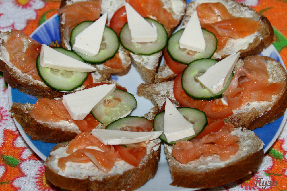 Бутерброды на праздничный стол с красной рыбой и творожным сыром и огурцом рецепты с фото
