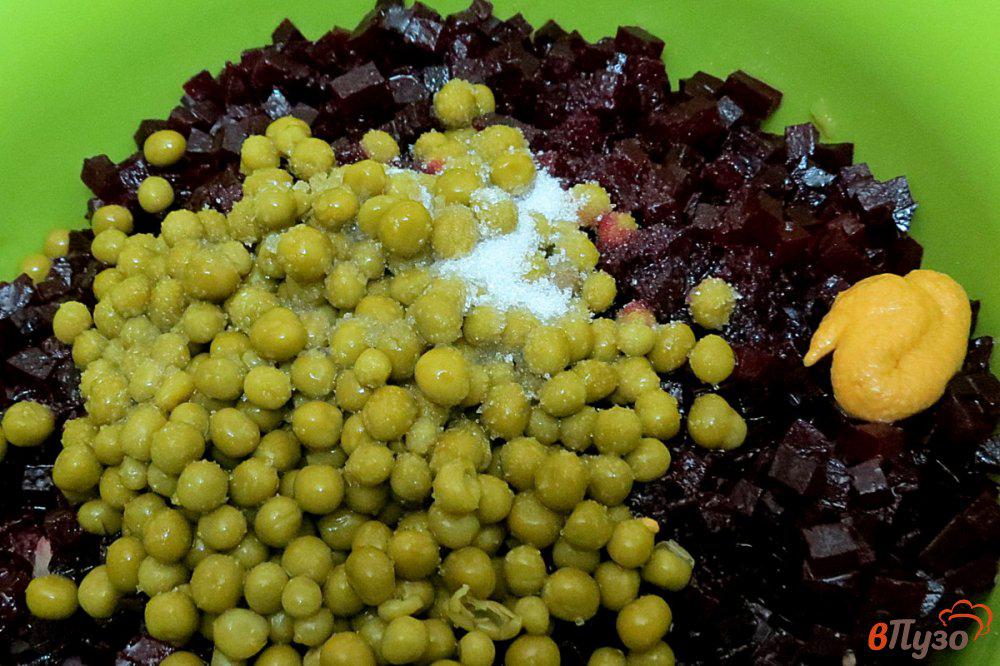 добавляют в винегрет зеленый горошек. добавляют в винегрет зеленый горошек. винегрет с горошком. винегрет домашний с горошком. добавляют в винегрет зеленый горошек.