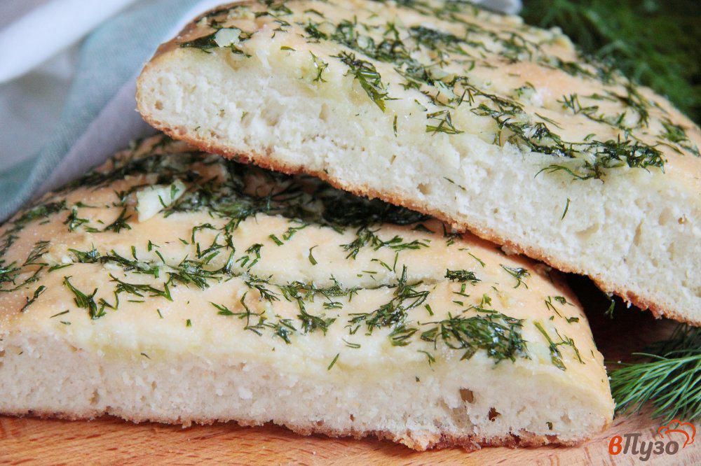 Рецепт постного хлеба в духовке в домашних. Хлеб с чесноком и зеленью в духовке. Постный хлеб. Постный хлеб в духовке. Манка с хлебом.