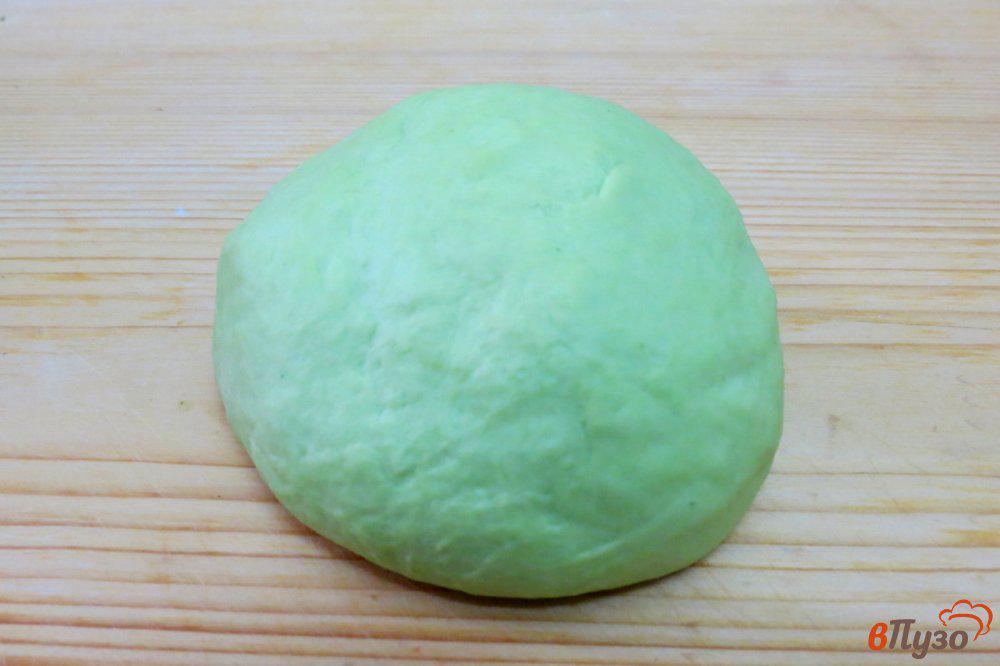 Рецепты зеленого теста. Зеленое тесто. Зеленые пельмени. Зеленое тесто для пельменей. Крашенное тесто для пельменей.