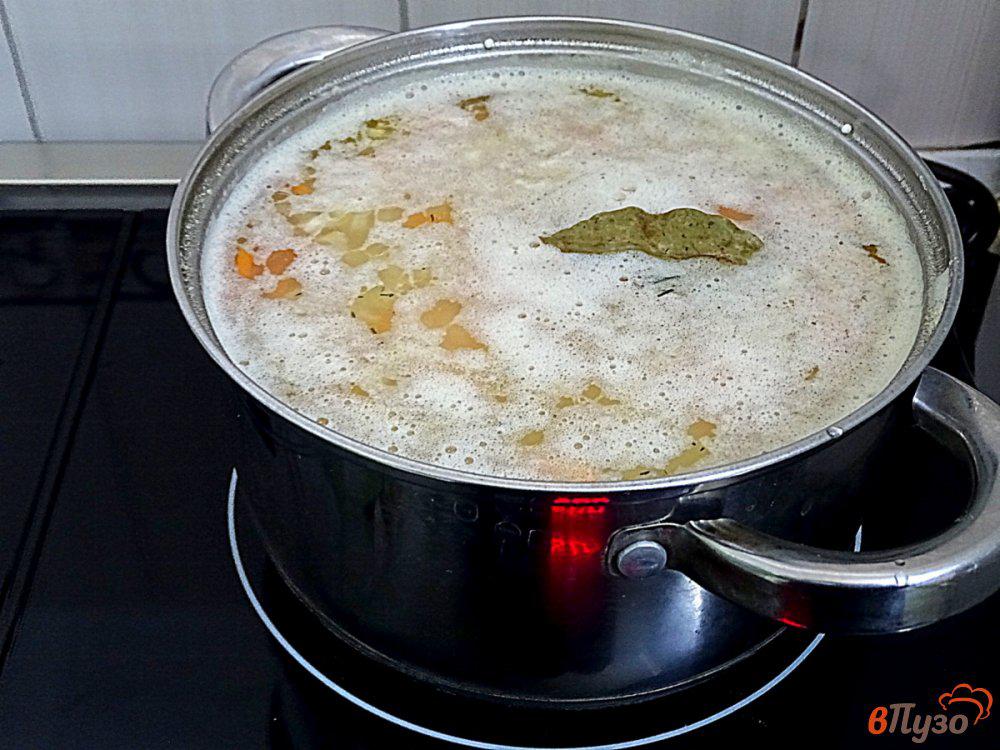 Суп кипит. Суп на плите. Суп в кастрюле. Кипящий суп. Огромная кастрюля супа.