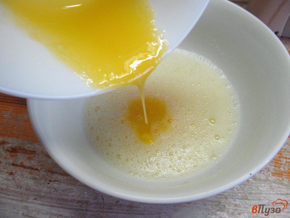 взбивают желтки и белки отдельно. взбитые желтки с сахаром. взбивают желтки и белки отдельно. взбитые желтки с сахаром. яичница со взбитым белком.